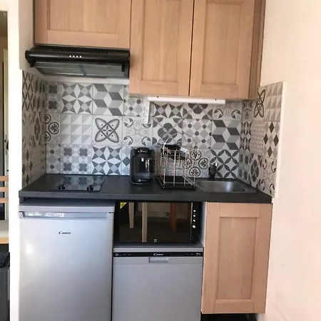 Lägenhet Bright With Balcony