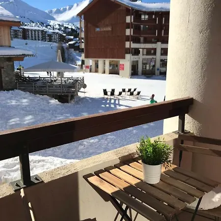 Bright With Balcony Lägenhet