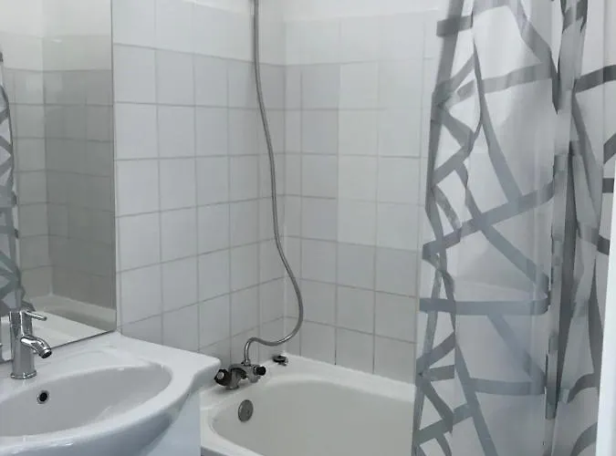 Lägenhet Bright With Balcony